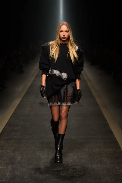 Look 64